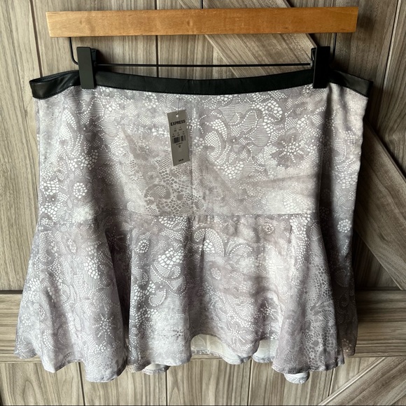 NWT - Express Flowy Miniskirt - Picture 1 of 12